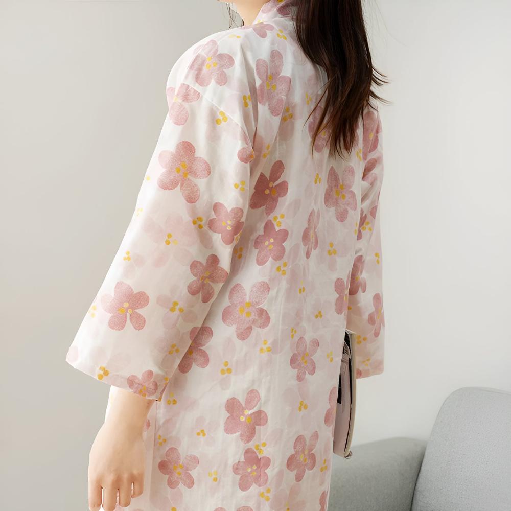 Szlafrok w stylu yukata z motywem kwiatów wiśni