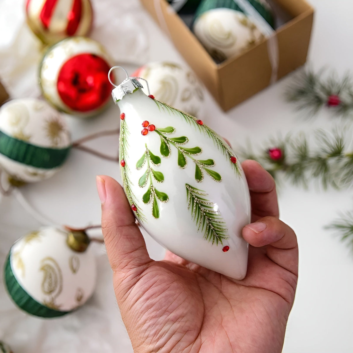 Ręcznie Malowane Szklane Bombki Choinkowe 8 cm – Eleganckie Ozdoby Choinkowe, Zestaw 2 Sztuki 2