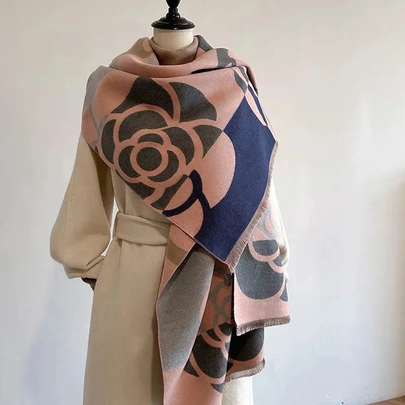 Dwustronna kaszmirowa chusta w kwiaty 185x65 cm w kolorze różowym