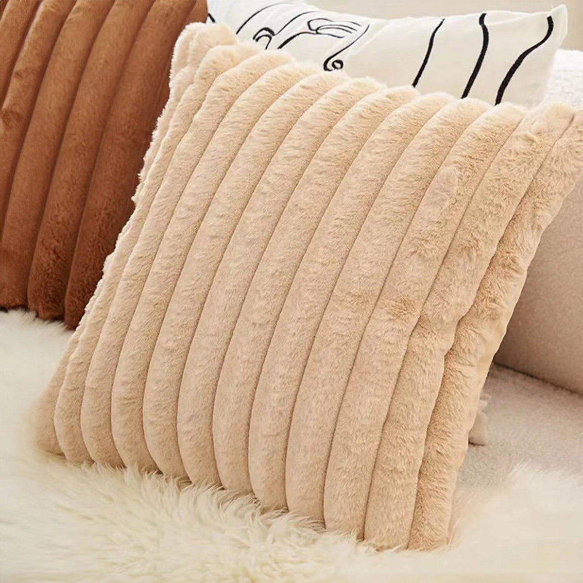 Poszewka na poduszkę ze sztucznym futrem – wariant kolorystyczny 14