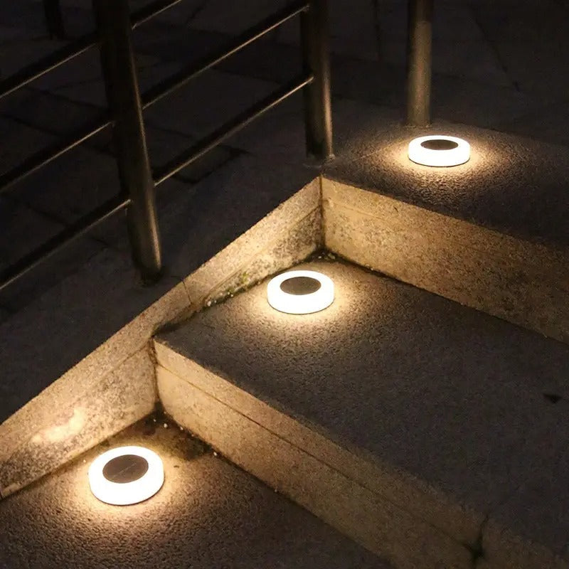 Solarna lampa gruntowa automatycznie zapalona po zmroku