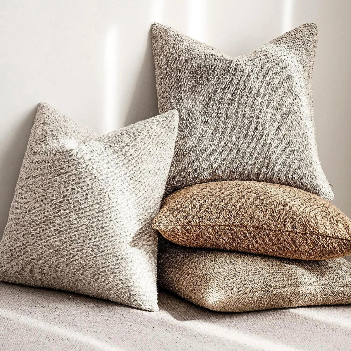 Ozdobna poszewka bouclé 45x45 cm – widok z przodu