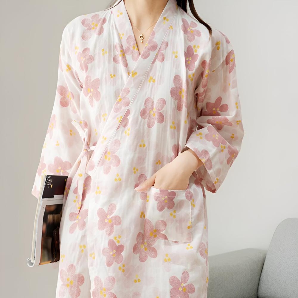 Bawełniany szlafrok kimono z kwiatowym wzorem w różu