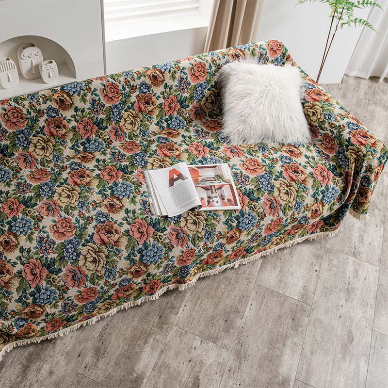 Pokrowiec na sofę boho – narzuta na kanapę w kwiaty na narożniku