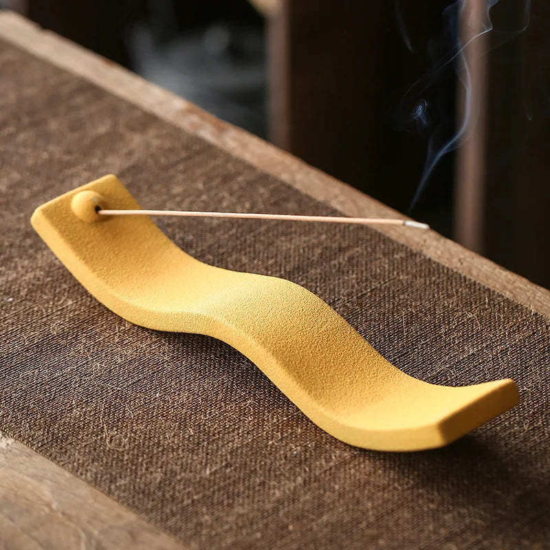Ceramiczny Holder na Kadzidło Falisty – Elegancka Dekoracja do Wnętrz, Trwały Materiał, Idealny do Medytacji 7
