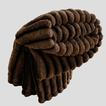 Koc polarowy duży rozmiar 200x230 cm – widok na łóżku
