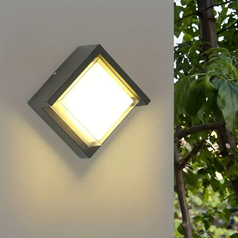 Nowoczesny kinkiet ścienny LED o geometrycznym, kwadratowym kształcie