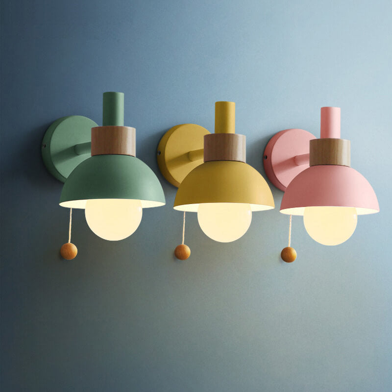 Kolorowa lampa ścienna z sferycznym kloszem – Nowoczesny design do salonu i sypialni 1