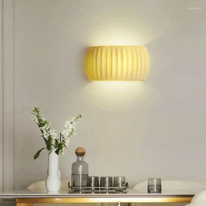 Nowoczesna Lampa Ścienna Art Deco z Żywicy, Kinkiet Ścienny w Trzech Kolorach, Miękkie Oświetlenie do Sypialni i Salonu 2