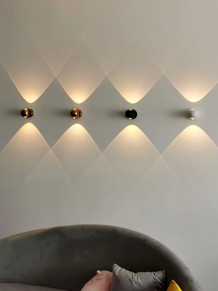 Nowoczesny Kinkiet Ścienny LED z Mosiądzu - Elegancka Lampa na Ścianę w Czarnym i Złotym Kolorze 1
