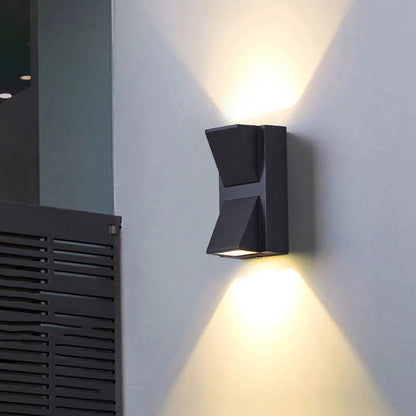 Lampa ścienna zewnętrzna z czujnikiem ruchu – kolor czarny