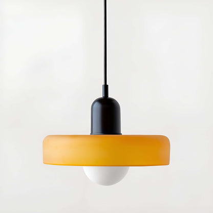 Nowoczesna szklana lampa wisząca w kolorze żółtym z białą kulką, idealna do minimalistycznych wnętrz.
